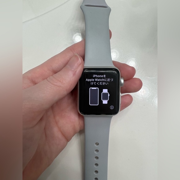 Apple Watch Series 3 38mm Silver case Grey Apple s/m Band GPS - Picture 1 of 6